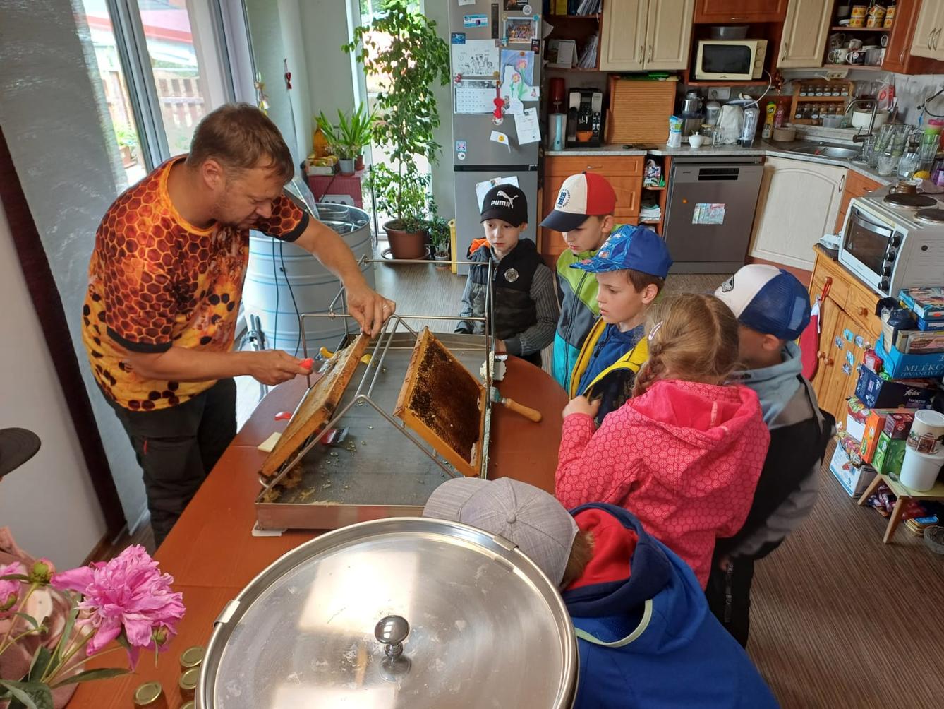 Tematická dílna "Včelařství" v 1. a 2. třídě - 23