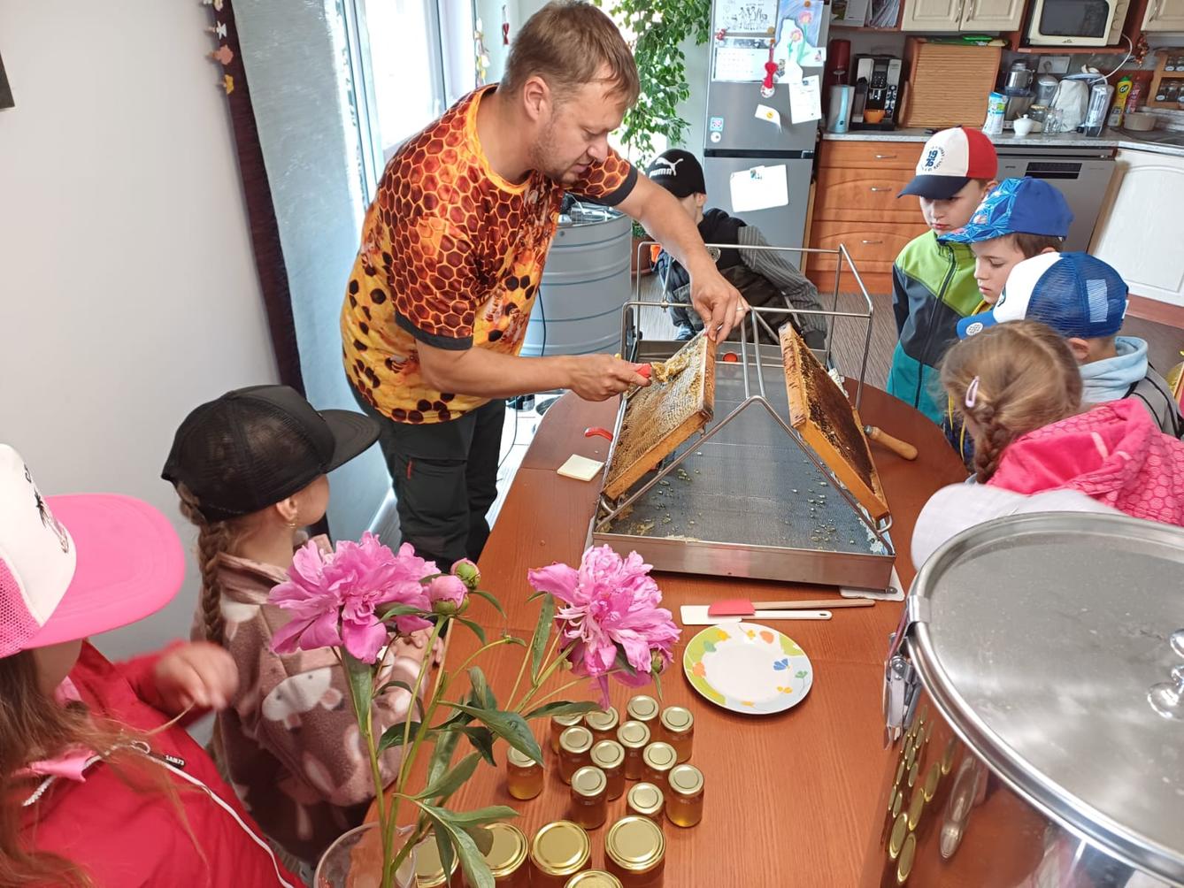 Tematická dílna "Včelařství" v 1. a 2. třídě - 24