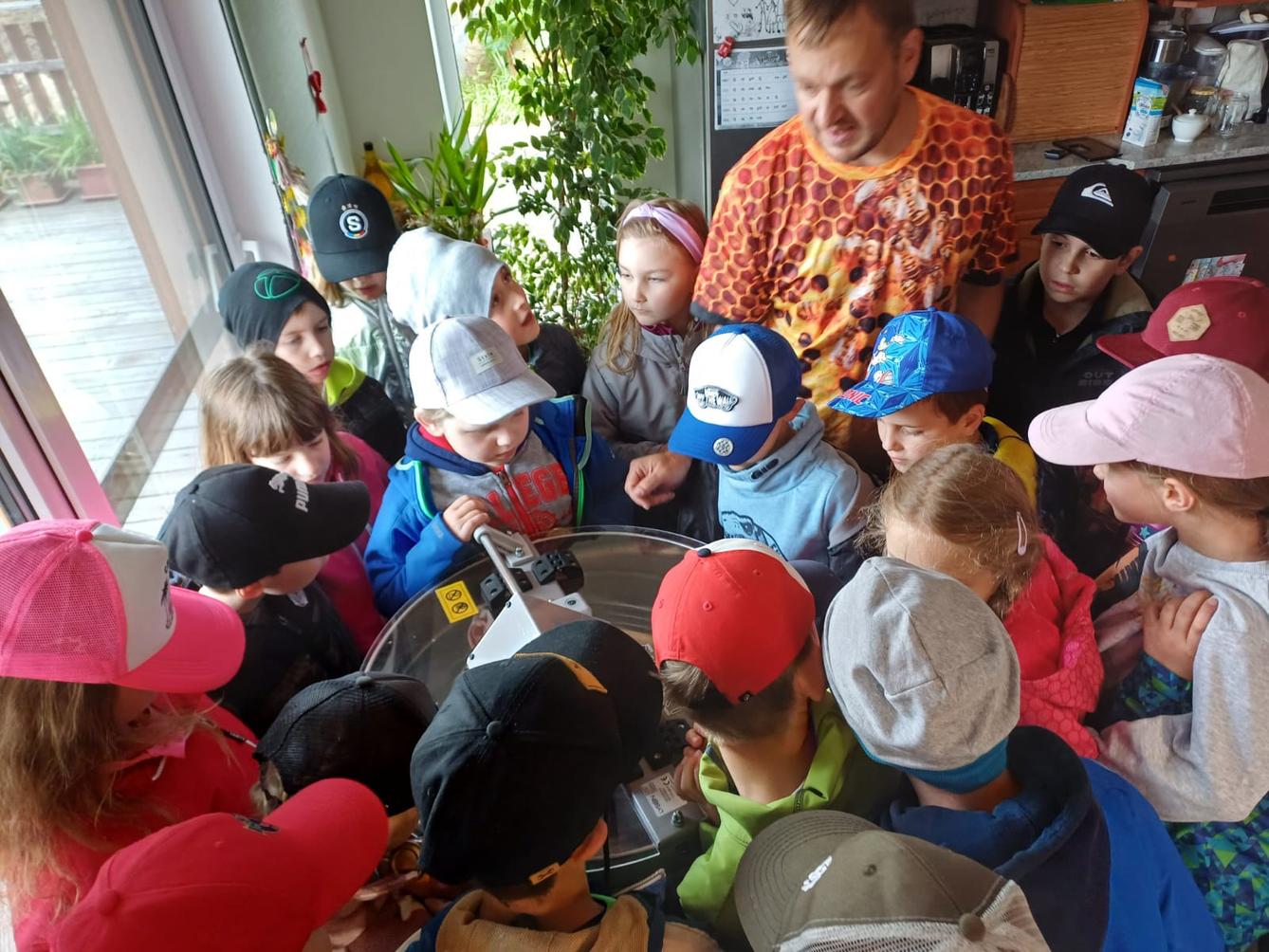 Tematická dílna "Včelařství" v 1. a 2. třídě - 25