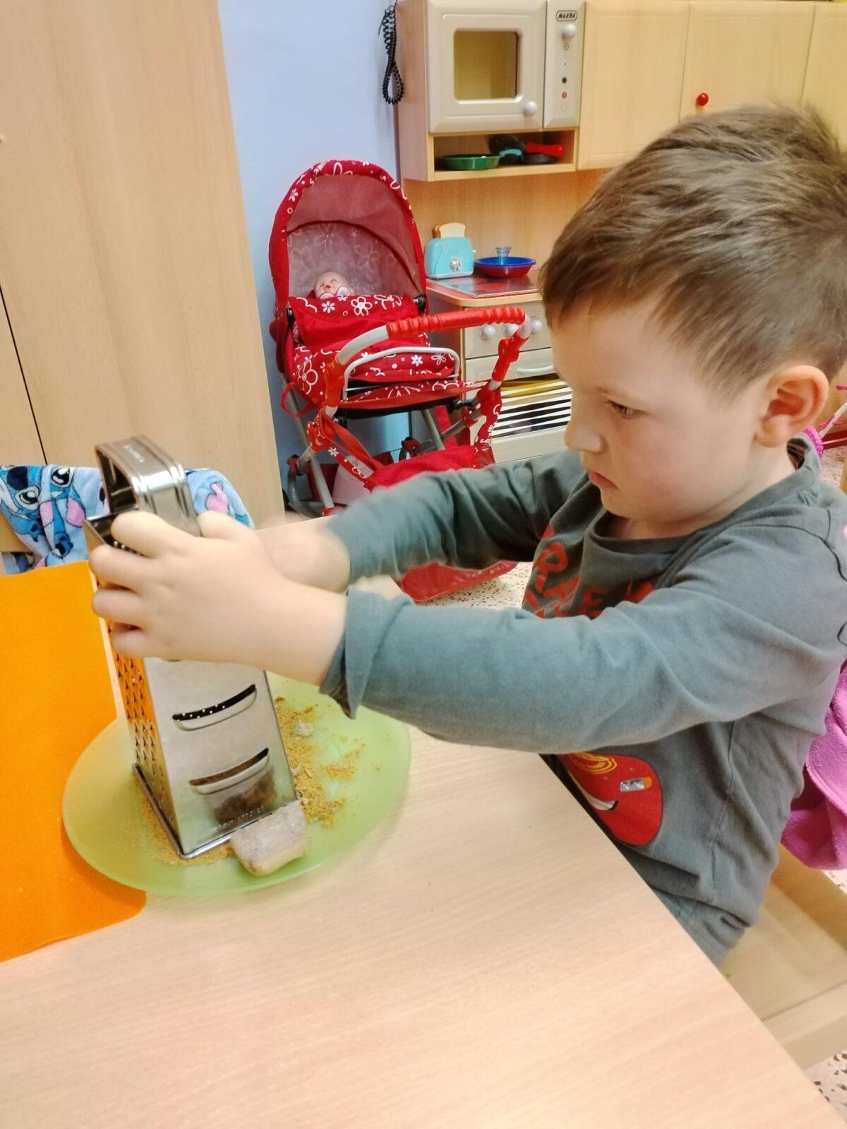 SPOLEČNÉ POSVÍCENCKÉ PEČENÍ KOLÁČŮ - 12