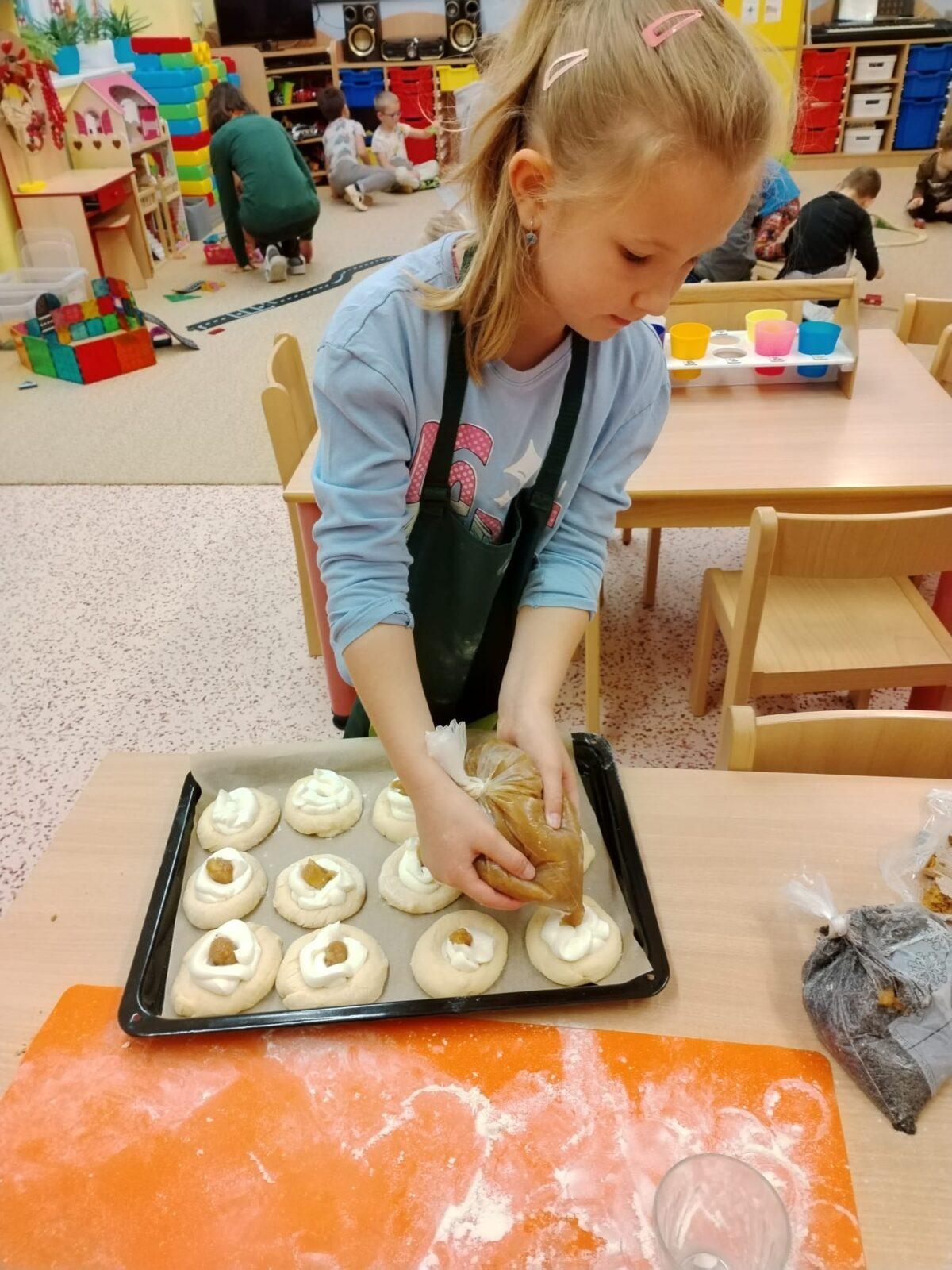 SPOLEČNÉ POSVÍCENCKÉ PEČENÍ KOLÁČŮ - 20