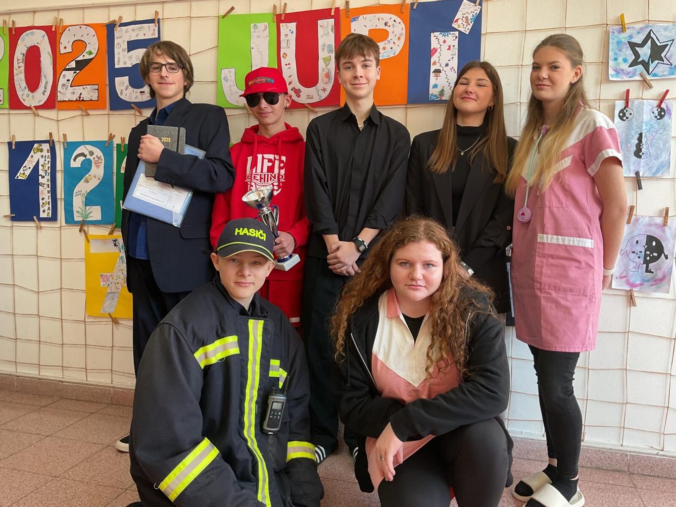 Deváťáci si pro vysvědčení došli ve stylu budoucí profese - 6