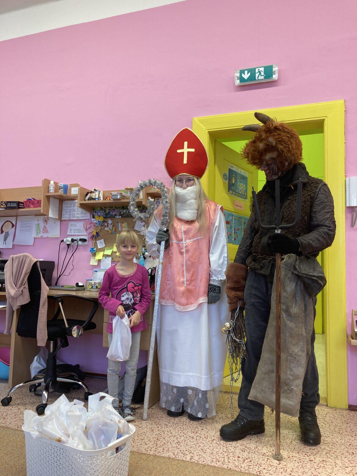 Návštěva MIKULÁŠE a ČERTÍKA ve školce :-) - 7