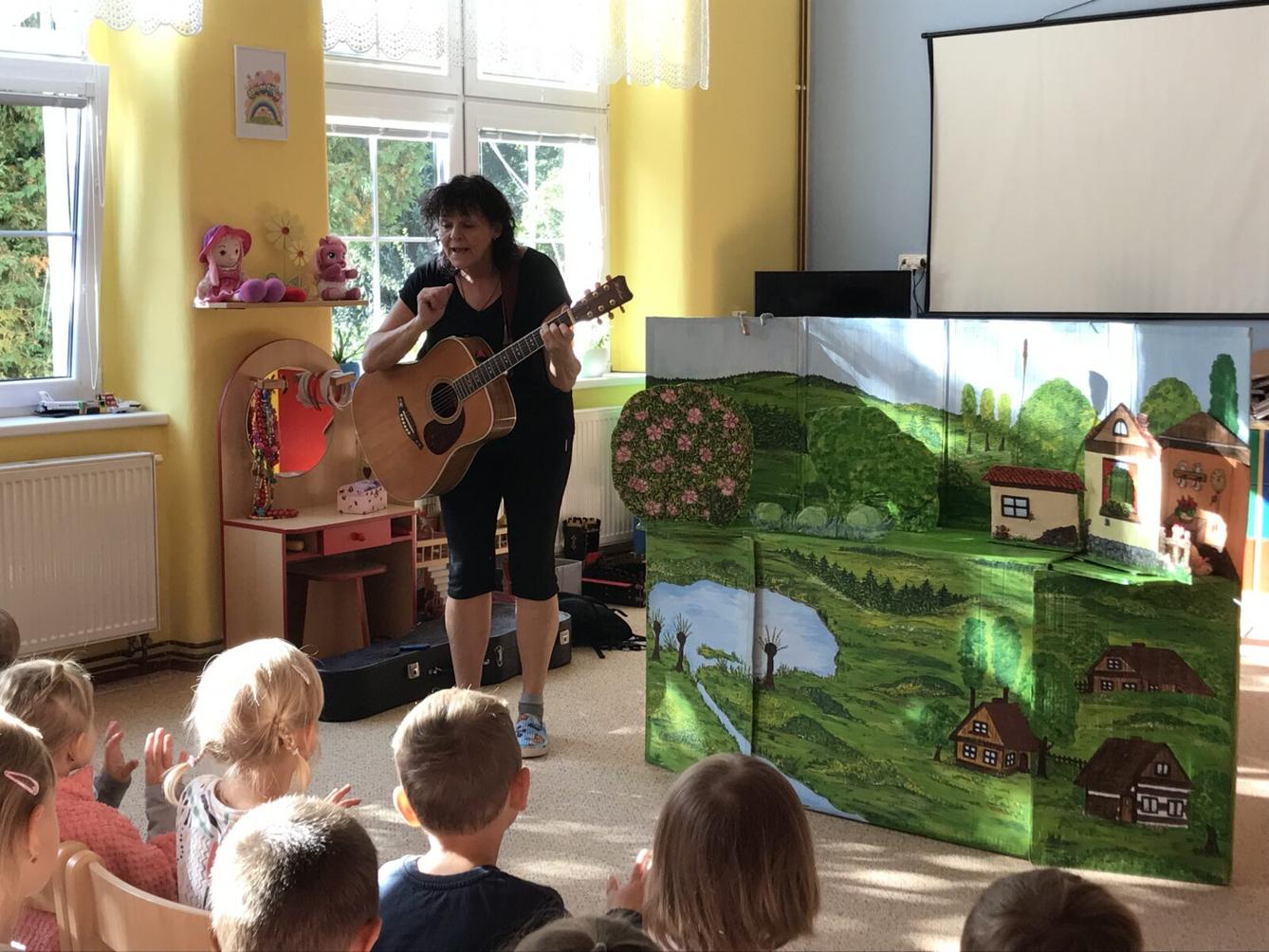 DIVADÉLKO U DVOU SLUNCÍ: ,,O NANYNCE" - 3