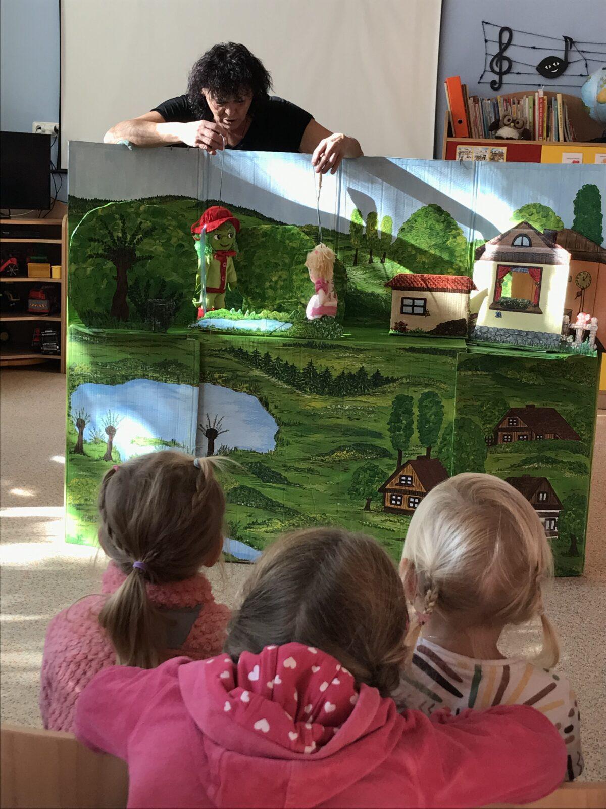 DIVADÉLKO U DVOU SLUNCÍ: ,,O NANYNCE" - 7