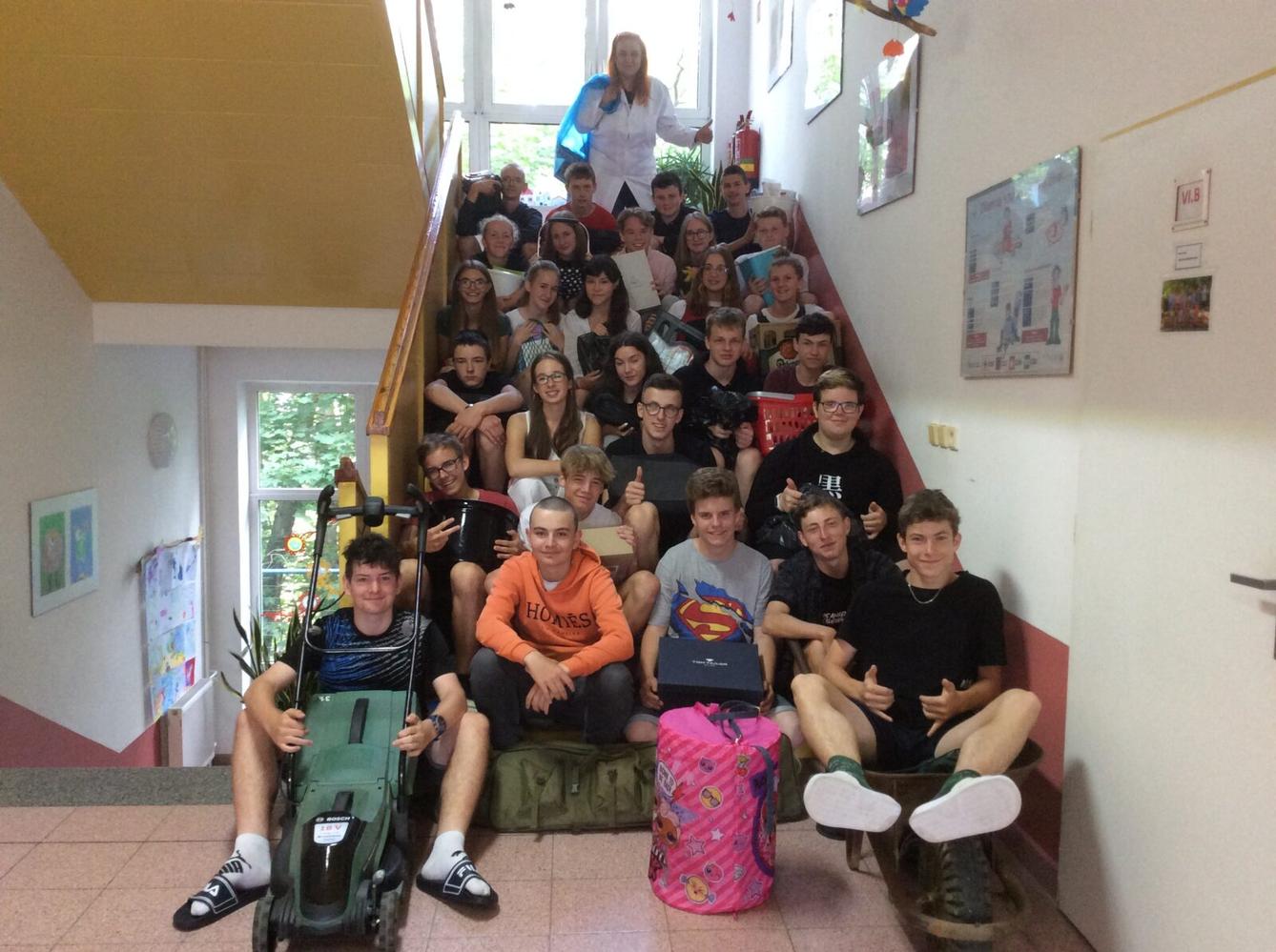 Den bez aktovek! - 6