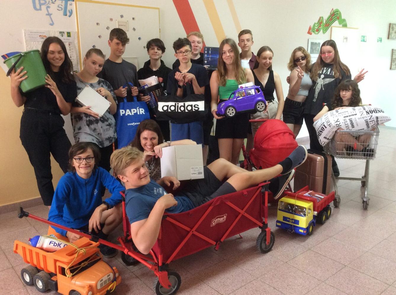 Den bez aktovek! - 14