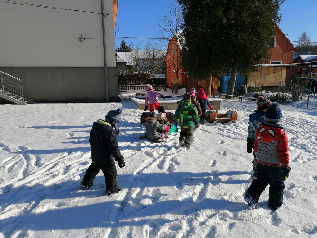 Dovádíme ve sněhu!!!!! :-) - 2