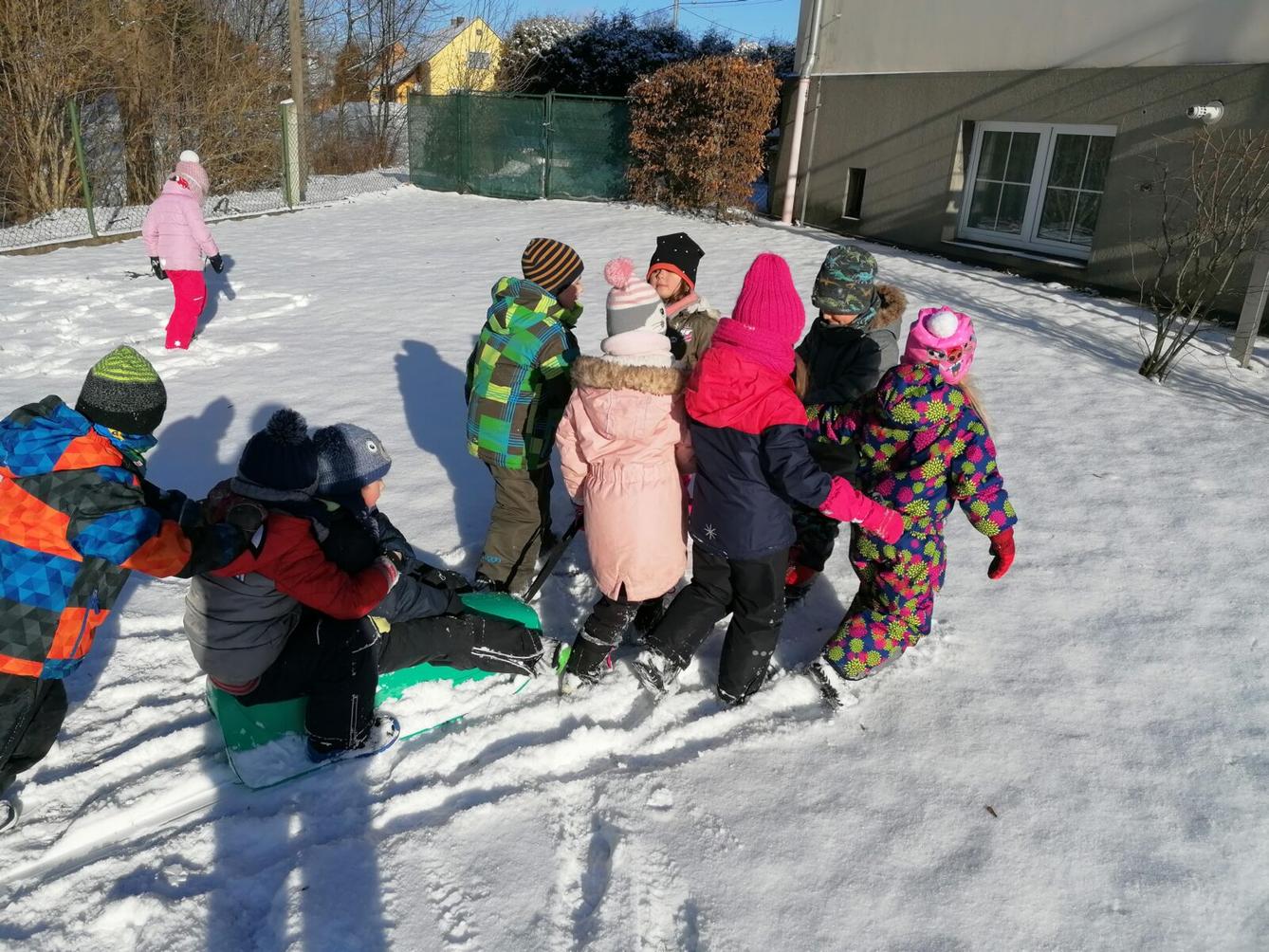 Dovádíme ve sněhu!!!!! :-) - 4