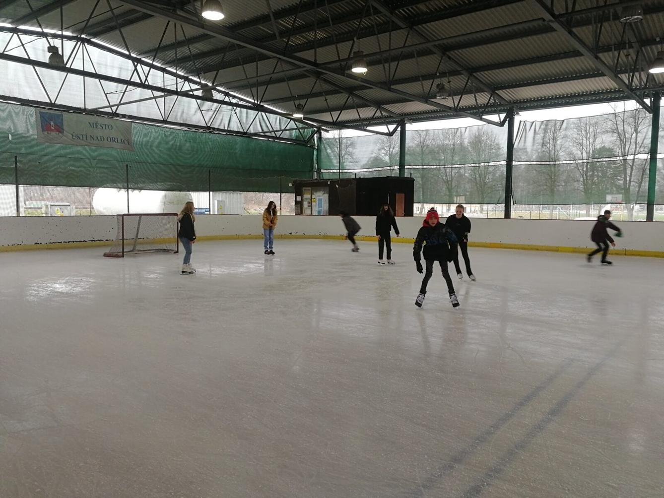 Osmáci a deváťáci na ledě - 31.1. - 1