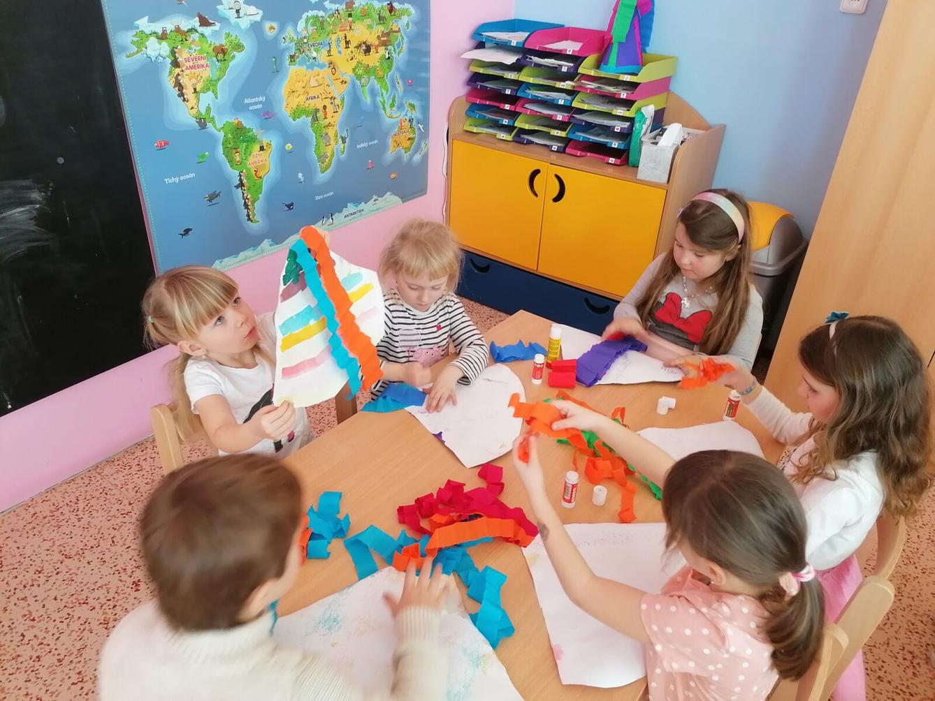 Přípravy na karneval a karnevalové dopoledne:-) - 15