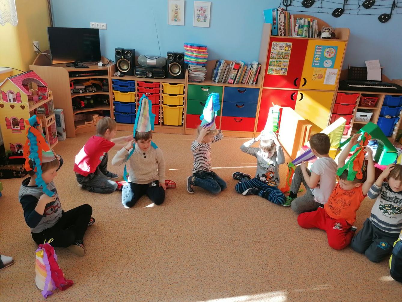 Přípravy na karneval a karnevalové dopoledne:-) - 21