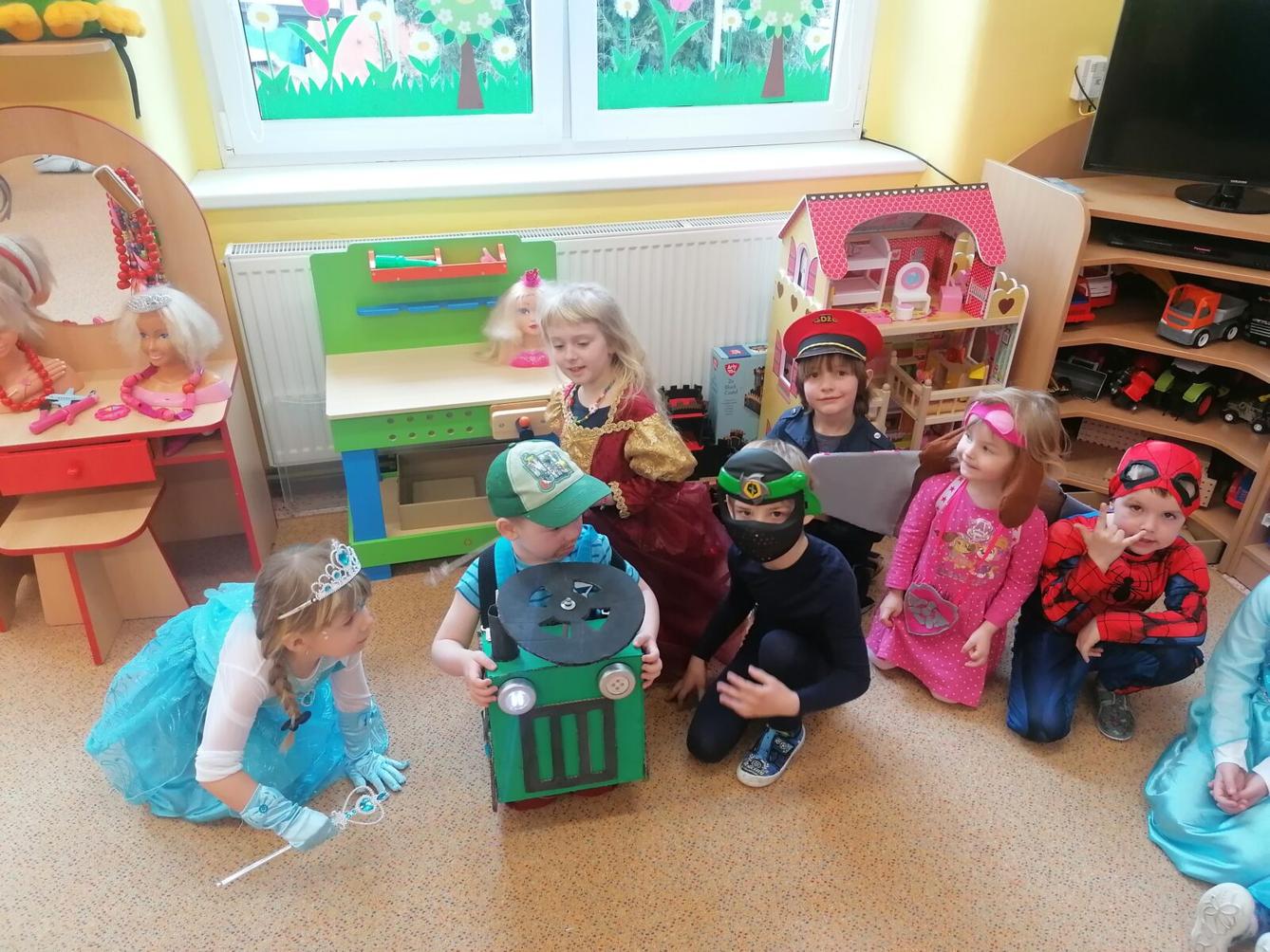 Přípravy na karneval a karnevalové dopoledne:-) - 32