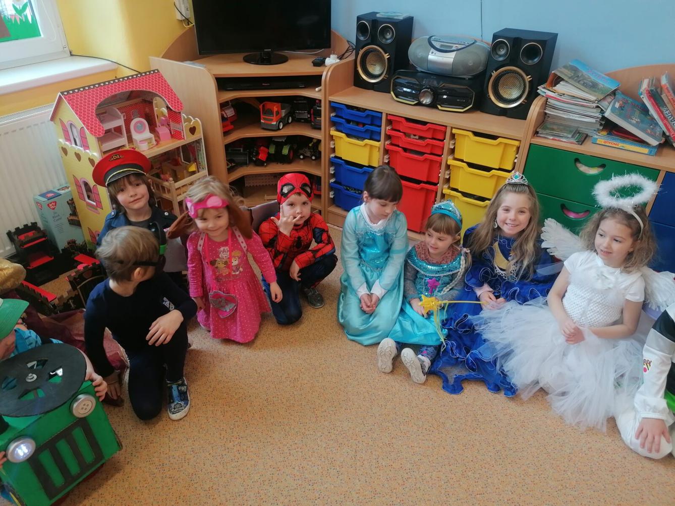 Přípravy na karneval a karnevalové dopoledne:-) - 33