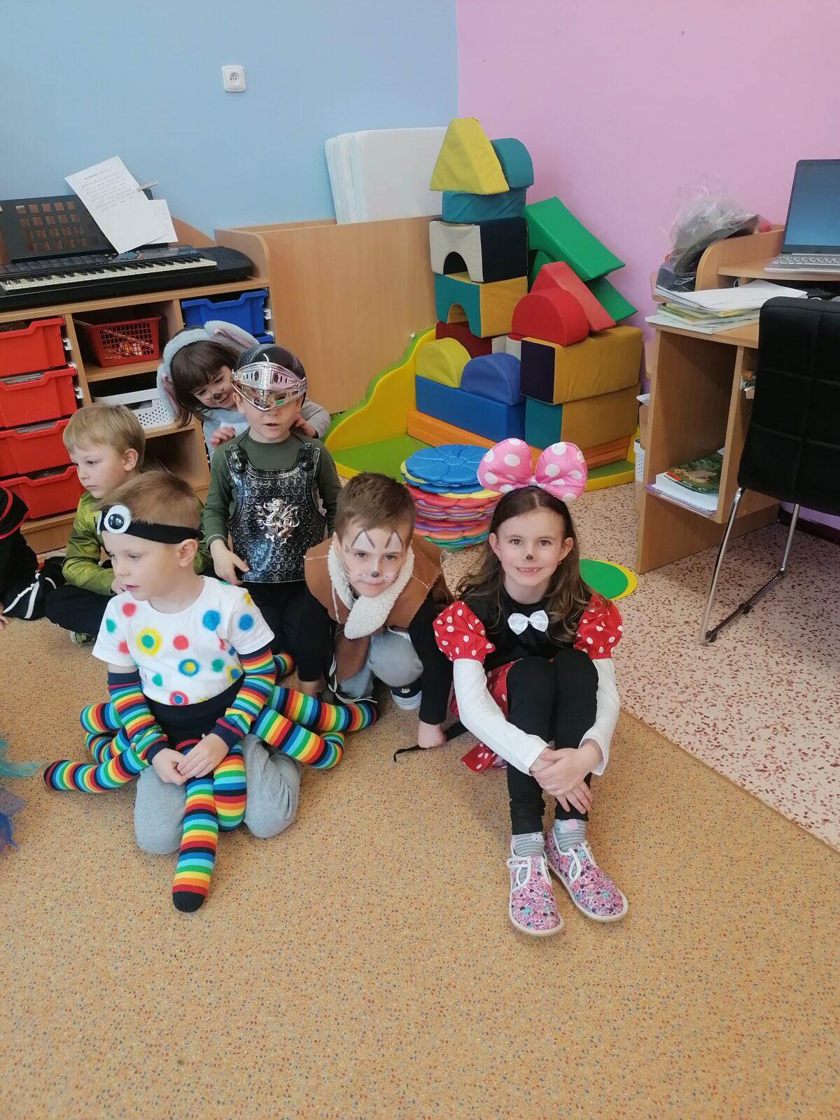 Přípravy na karneval a karnevalové dopoledne:-) - 38