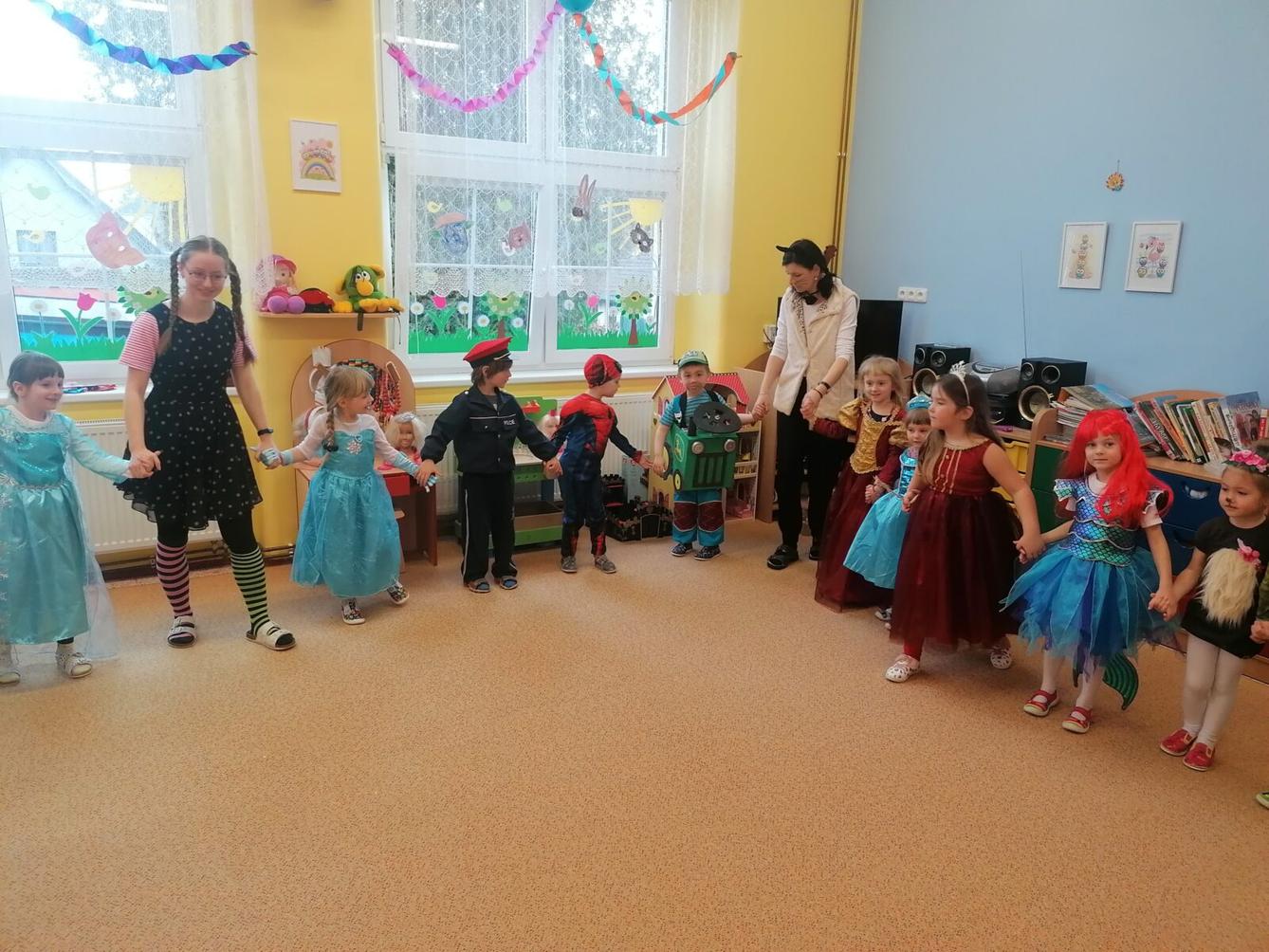 Přípravy na karneval a karnevalové dopoledne:-) - 43