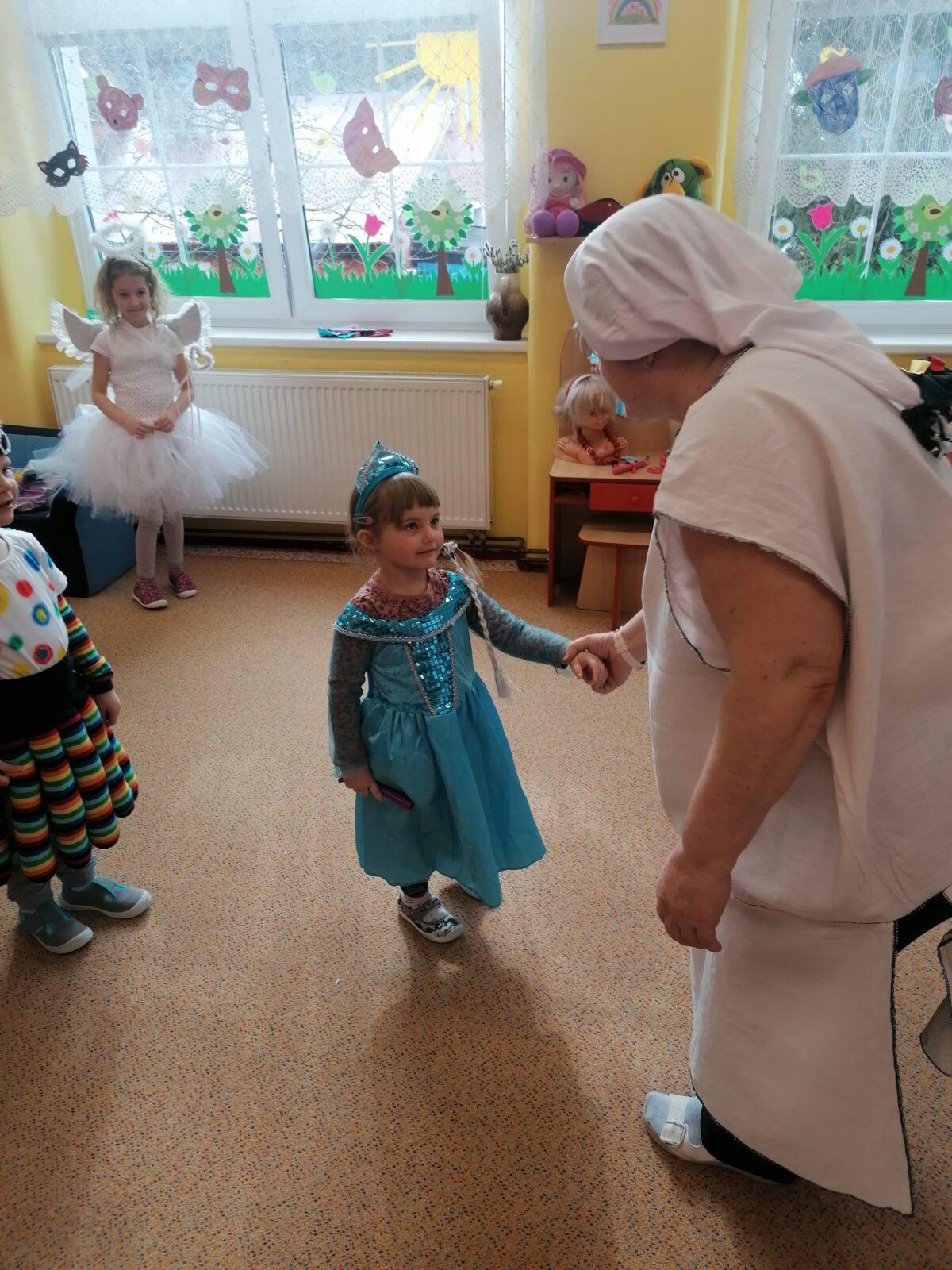 Přípravy na karneval a karnevalové dopoledne:-) - 50