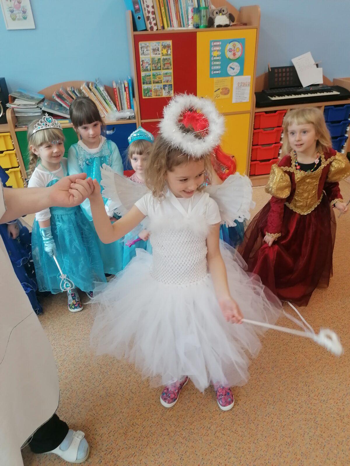 Přípravy na karneval a karnevalové dopoledne:-) - 53