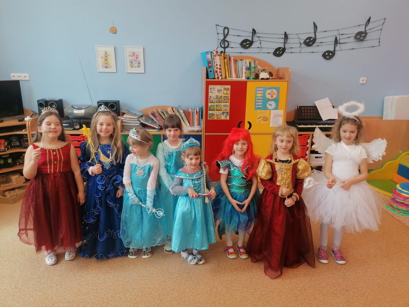 Přípravy na karneval a karnevalové dopoledne:-) - 54