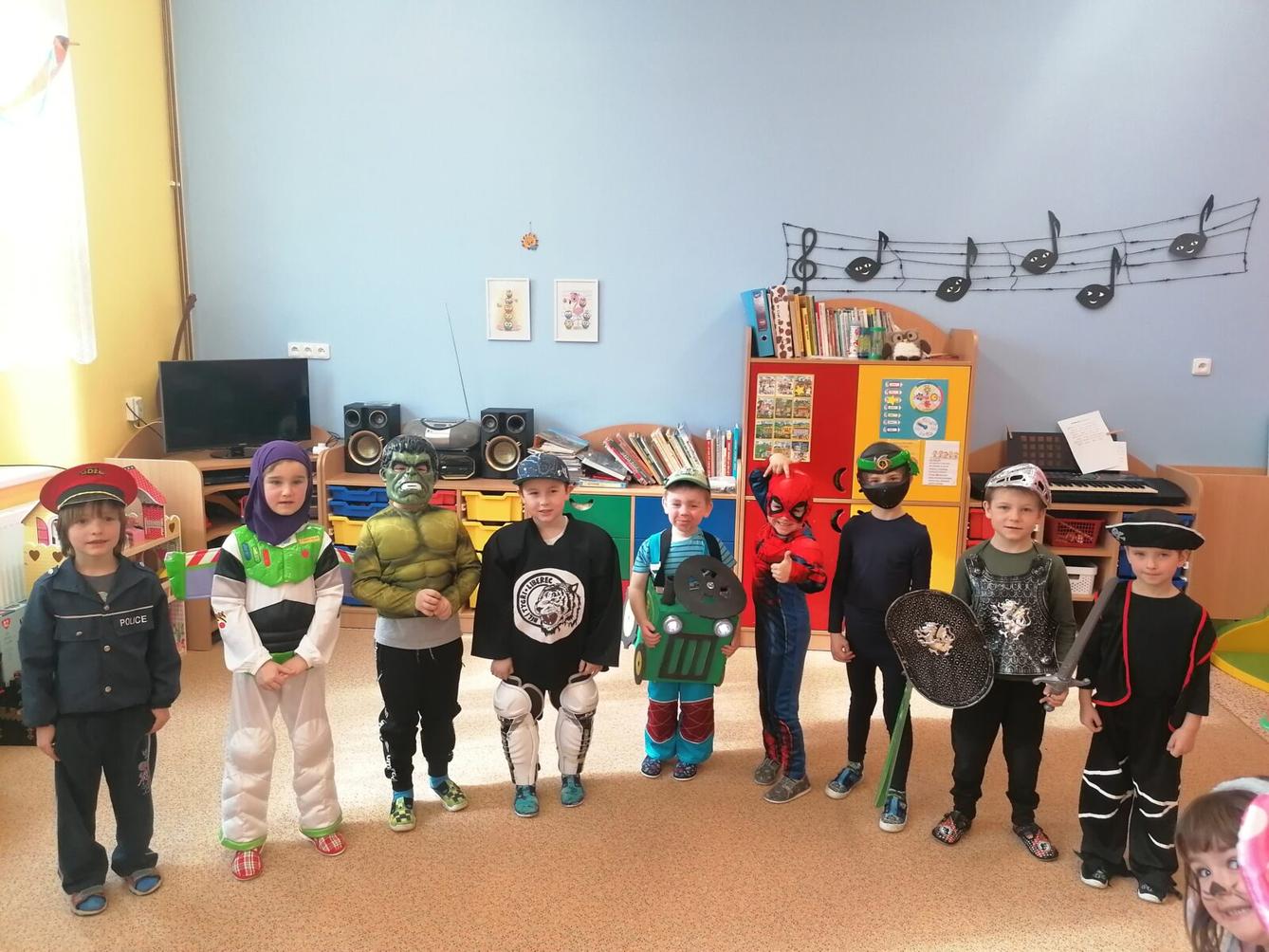 Přípravy na karneval a karnevalové dopoledne:-) - 56