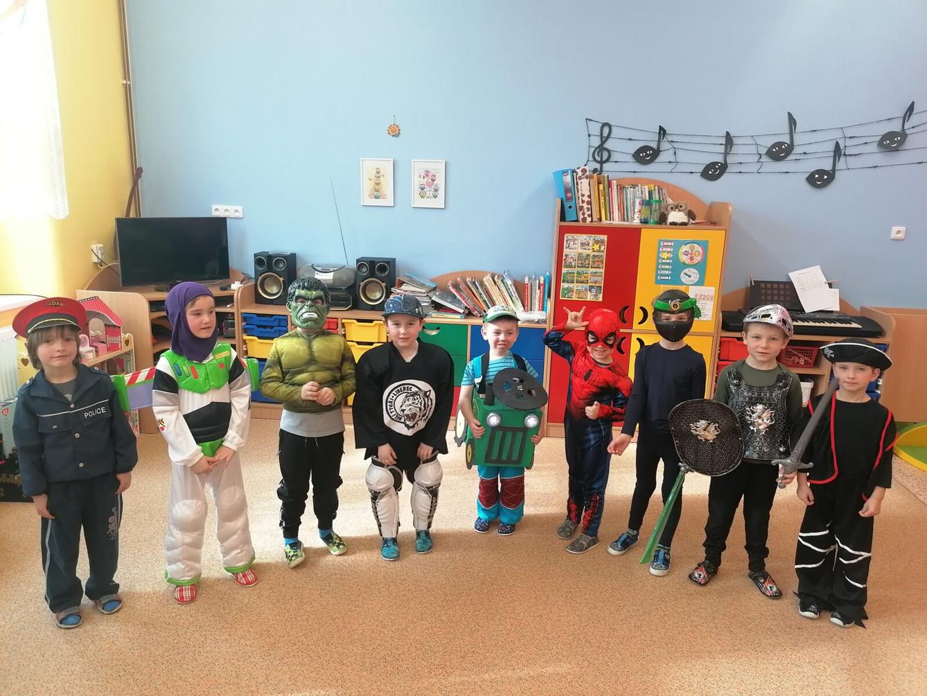 Přípravy na karneval a karnevalové dopoledne:-) - 57