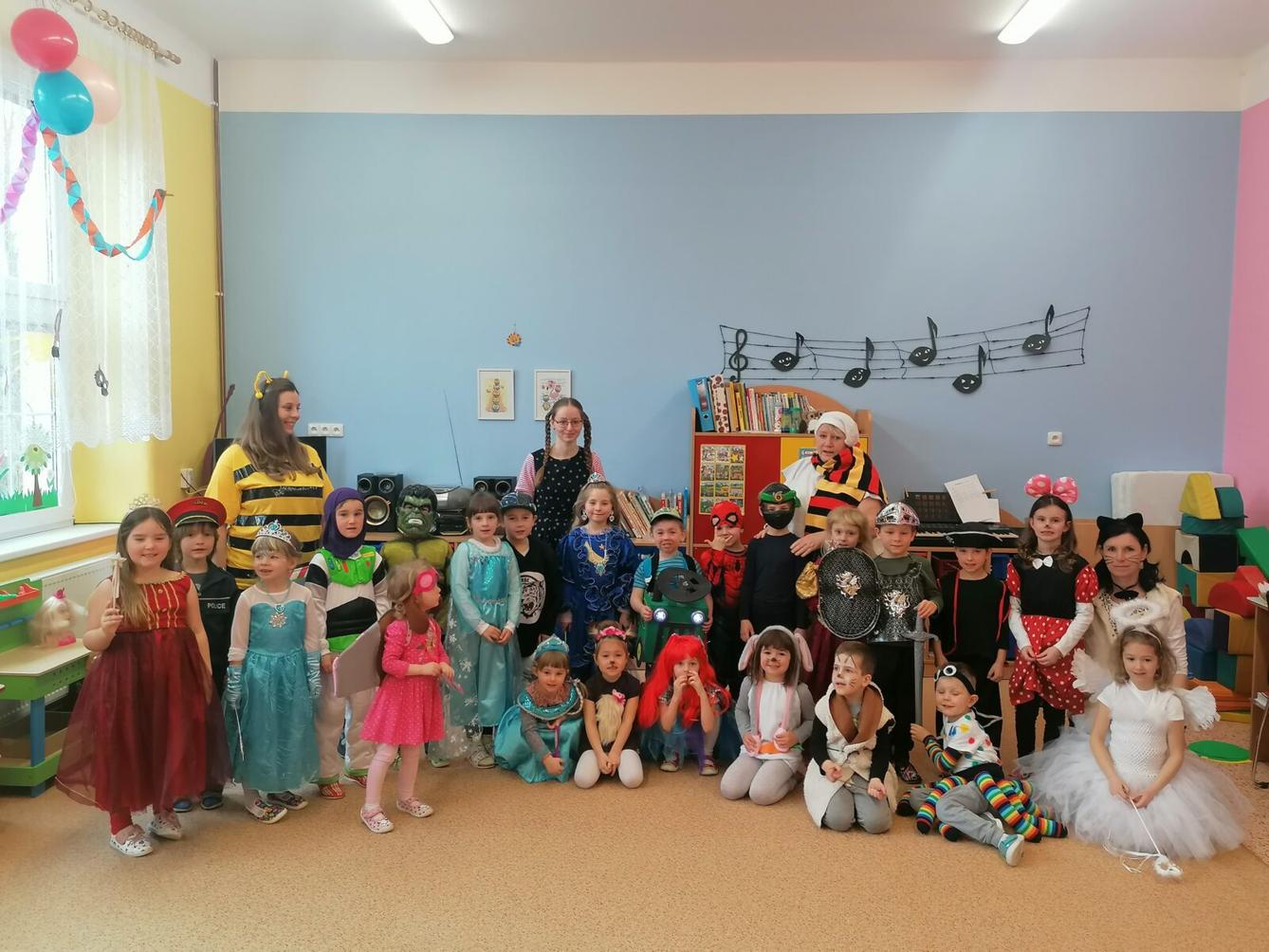 Přípravy na karneval a karnevalové dopoledne:-) - 58