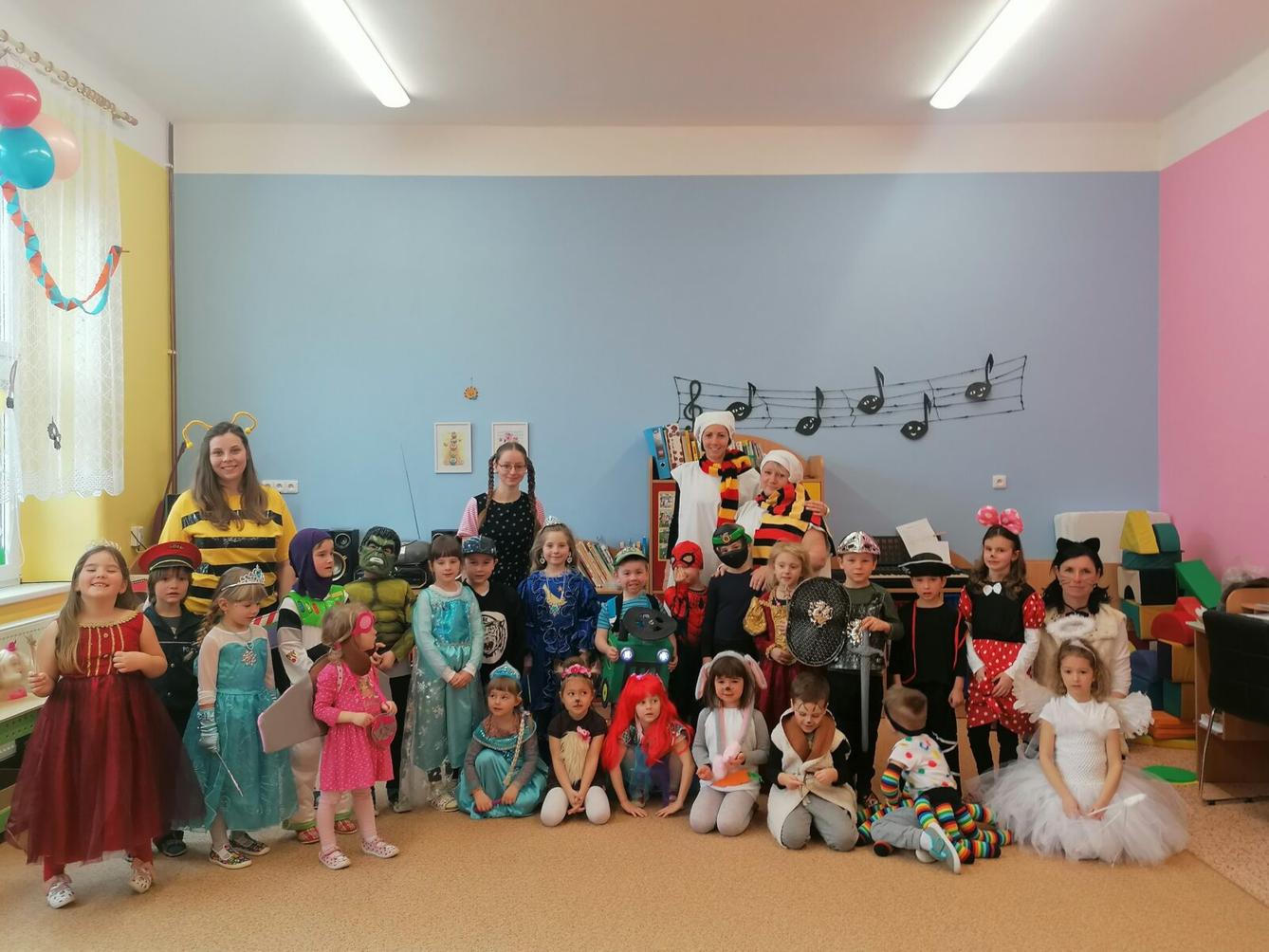 Přípravy na karneval a karnevalové dopoledne:-) - 59