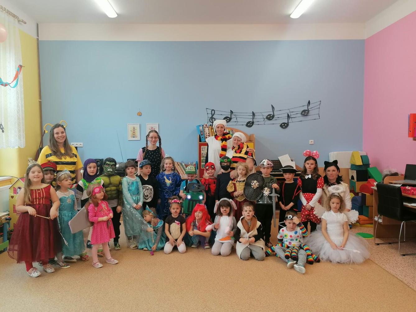 Přípravy na karneval a karnevalové dopoledne:-) - 60