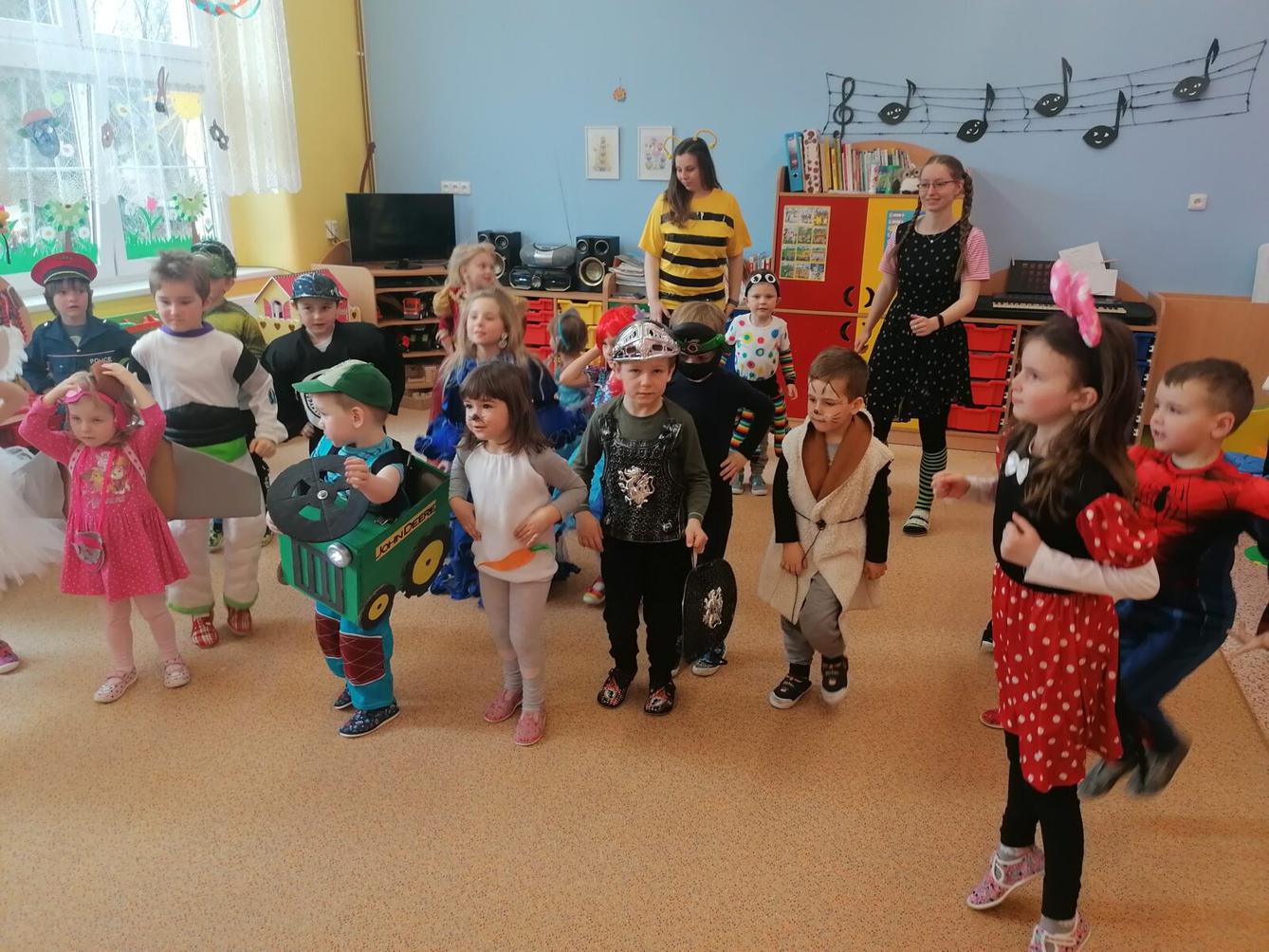 Přípravy na karneval a karnevalové dopoledne:-) - 62