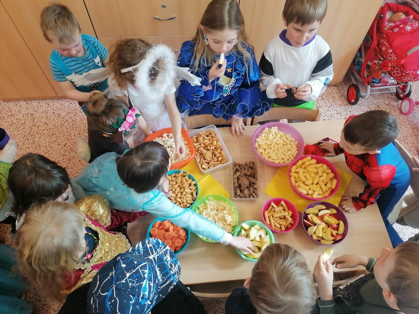 Přípravy na karneval a karnevalové dopoledne:-) - 79