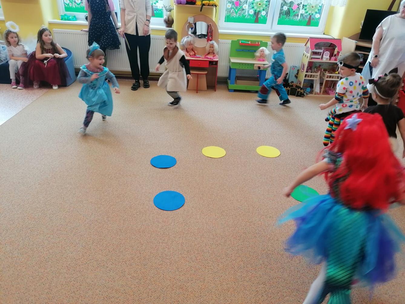 Přípravy na karneval a karnevalové dopoledne:-) - 85