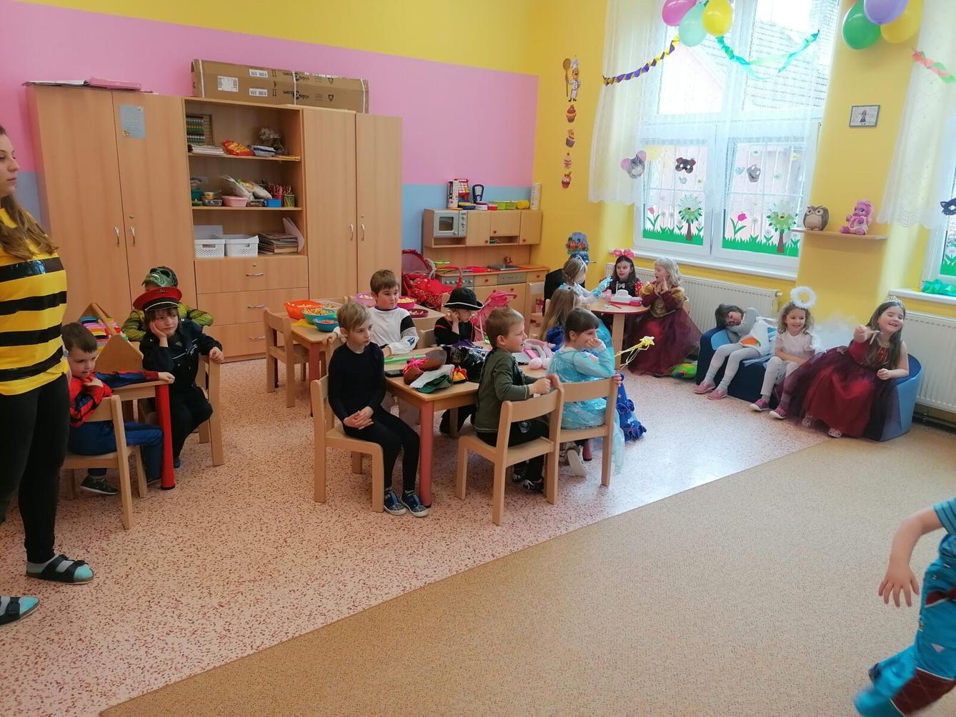 Přípravy na karneval a karnevalové dopoledne:-) - 87