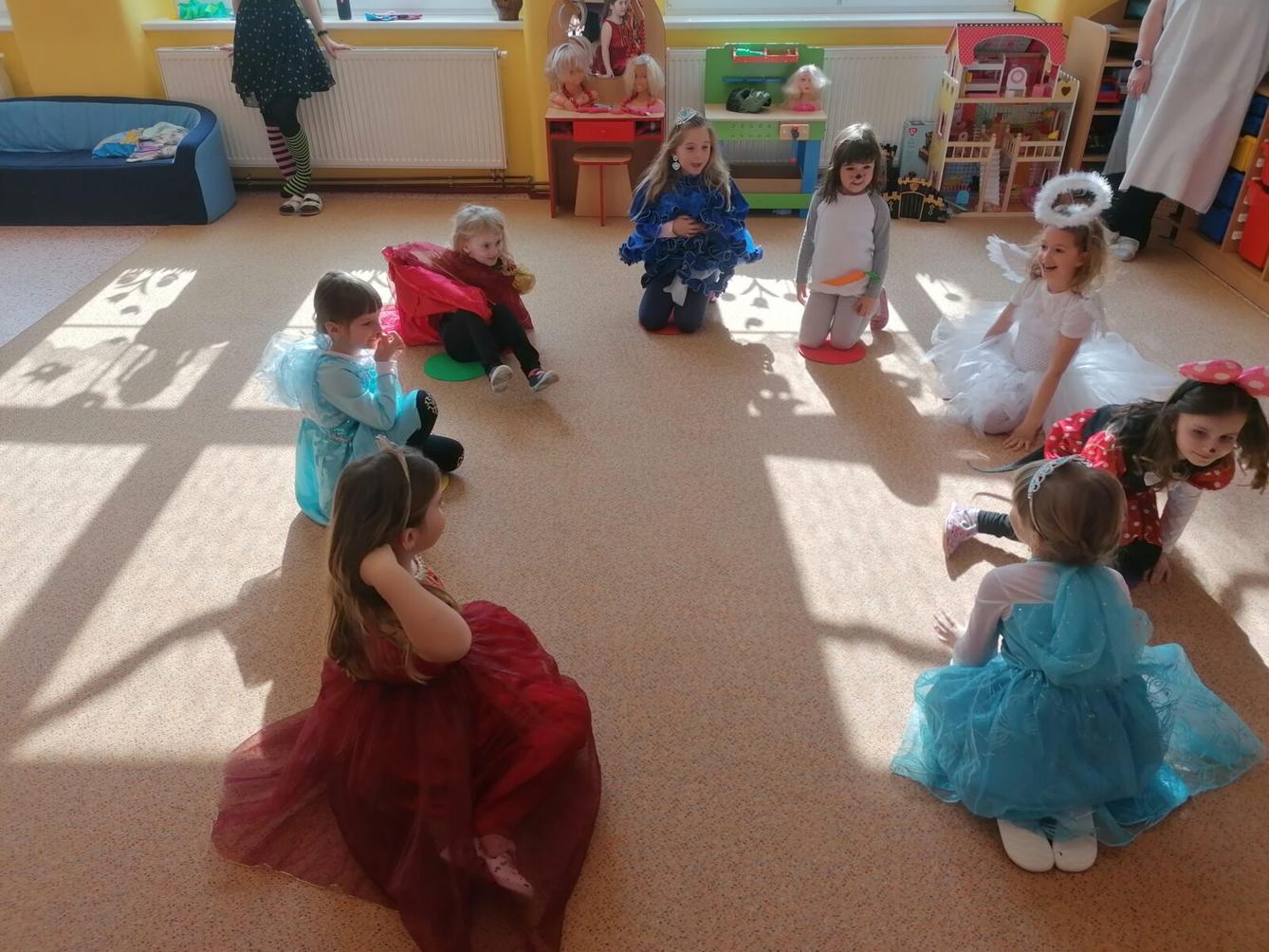 Přípravy na karneval a karnevalové dopoledne:-) - 94