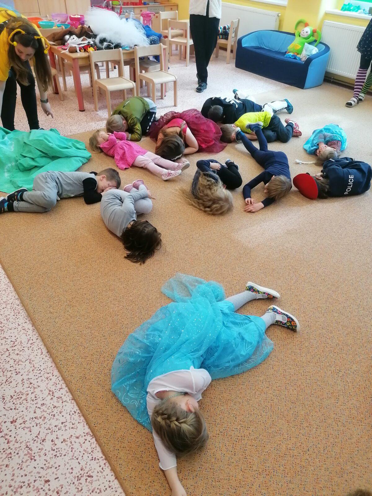 Přípravy na karneval a karnevalové dopoledne:-) - 96