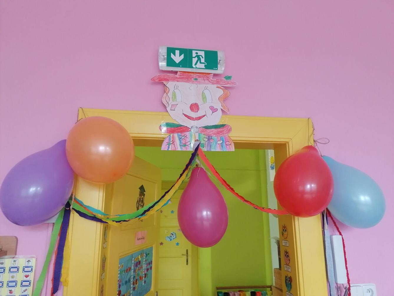 Přípravy na karneval a karnevalové dopoledne:-) - 97