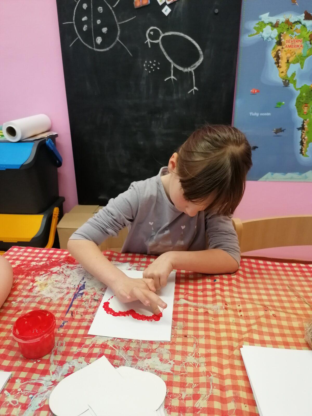 výroba přáníček pro maminky :-) - 15