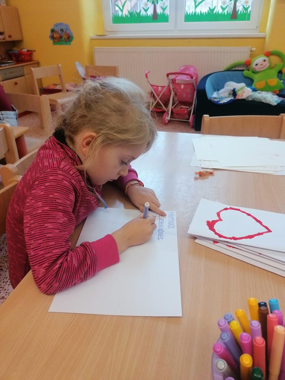 výroba přáníček pro maminky :-) - 50