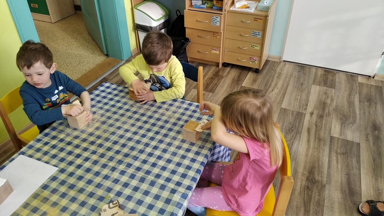 broučci:přípravy na den matek - 3