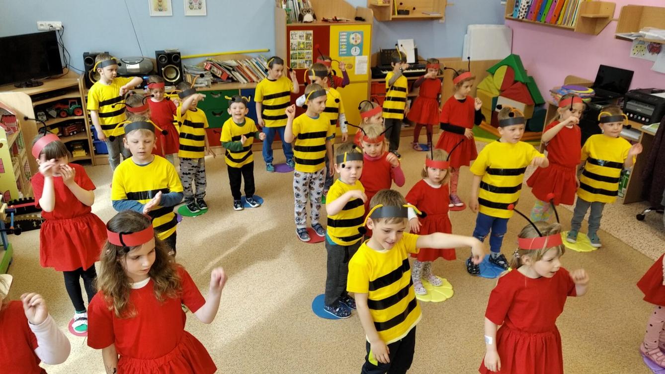 broučci:přípravy na den matek - 21