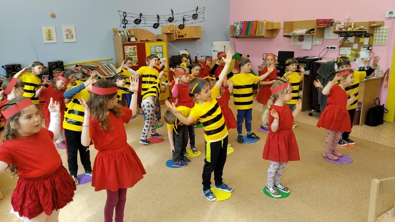 broučci:přípravy na den matek - 23