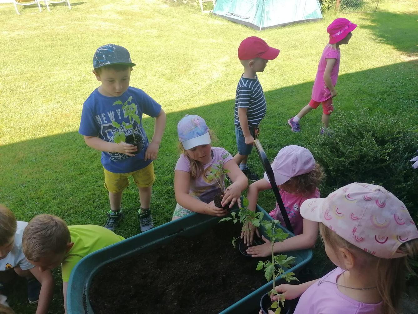 Tvořeníčko, tvoření: "Čím budu až vyrostu?"; zahradníci :-) - 16