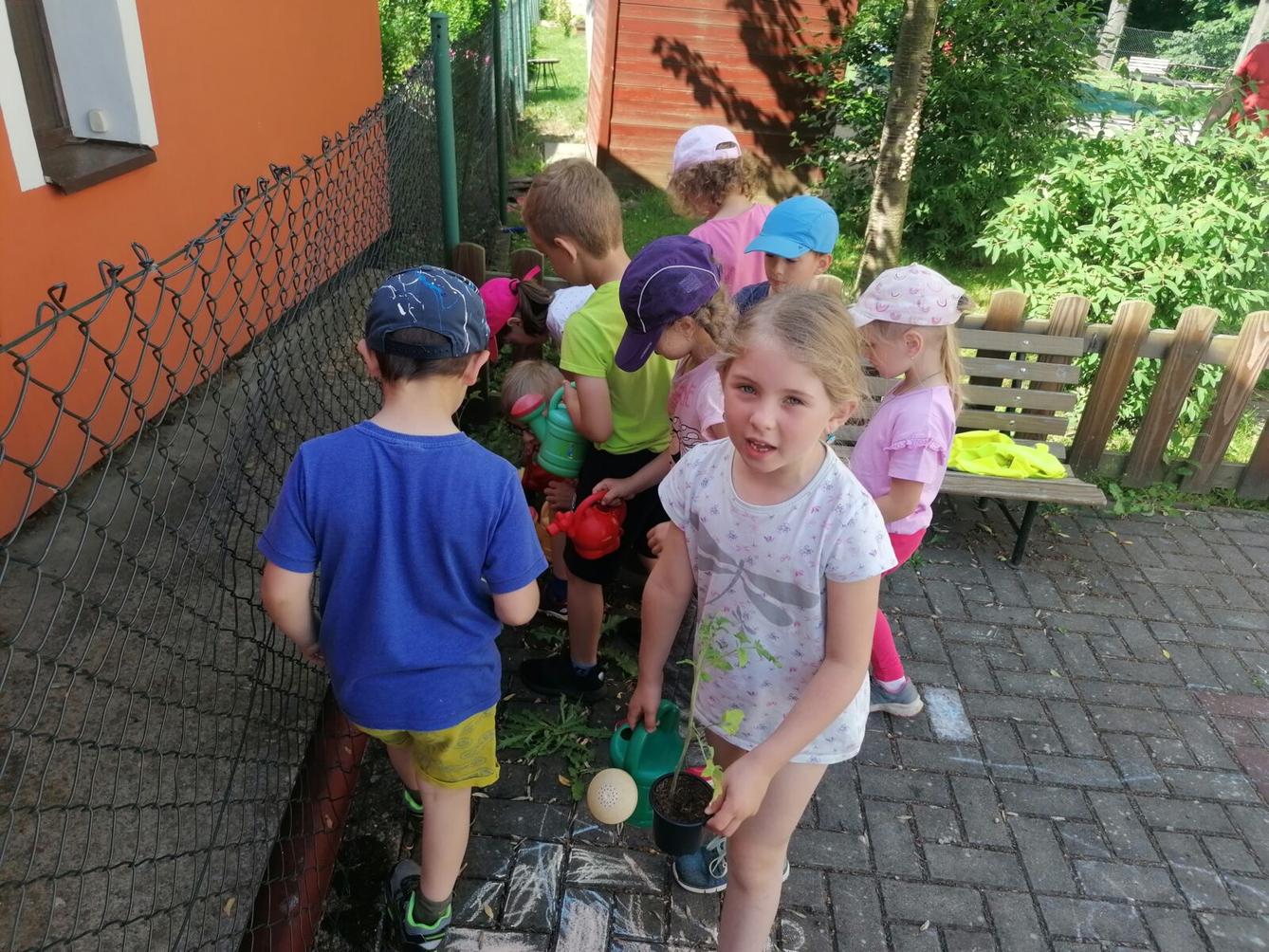 Tvořeníčko, tvoření: "Čím budu až vyrostu?"; zahradníci :-) - 29