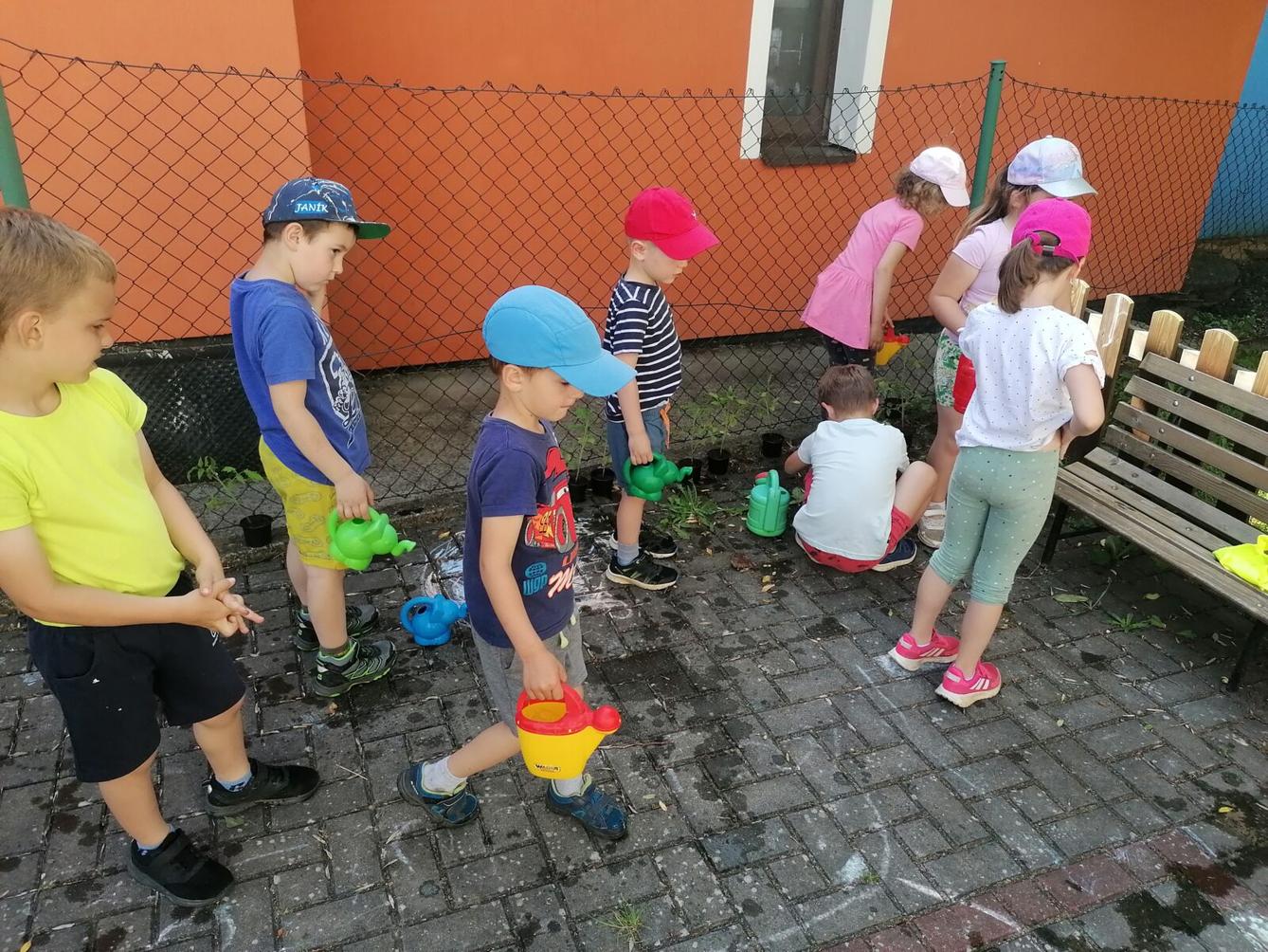 Tvořeníčko, tvoření: "Čím budu až vyrostu?"; zahradníci :-) - 32