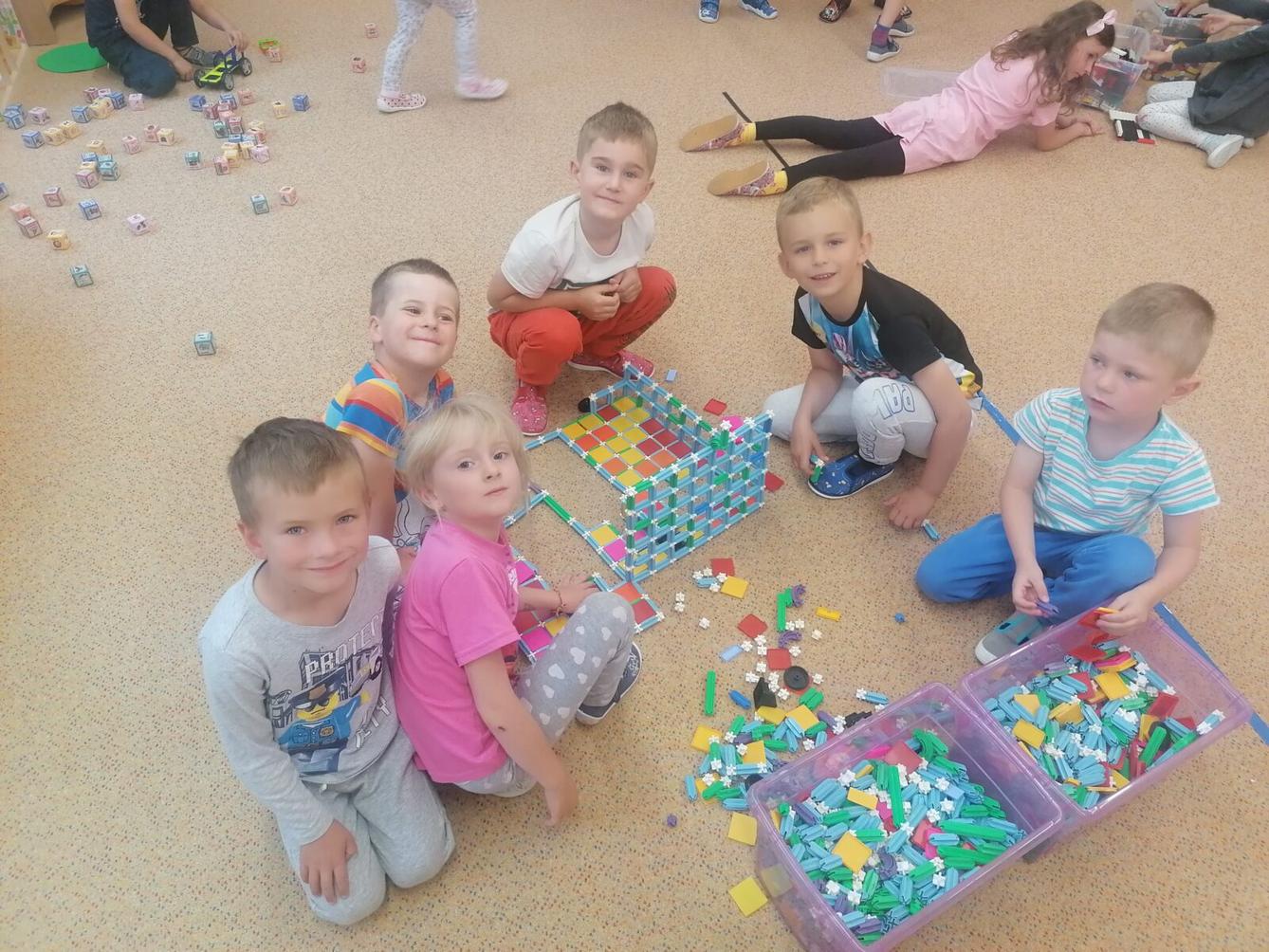 Tvořeníčko, tvoření: "Čím budu až vyrostu?" - "stavitel" :-) - 9