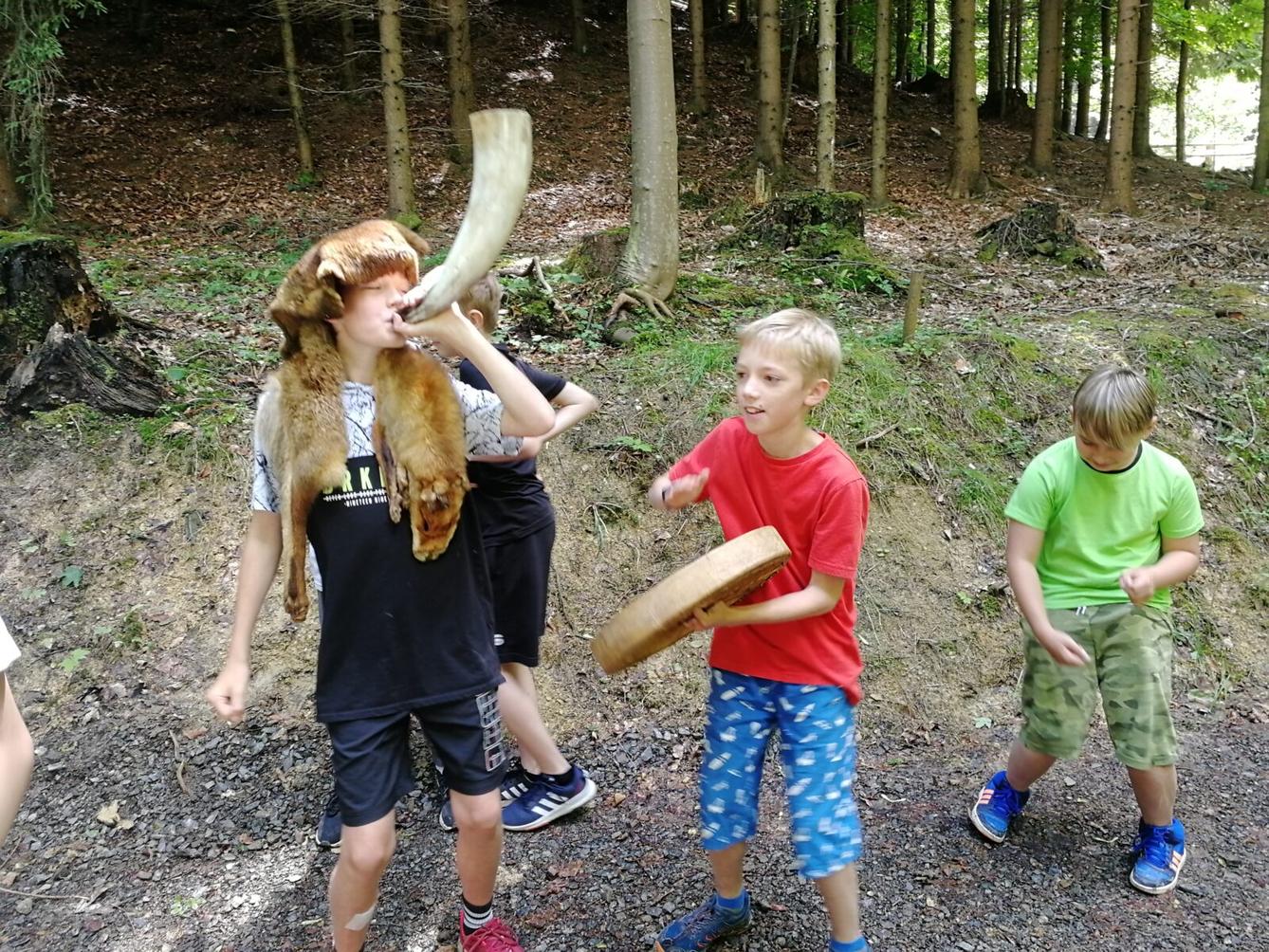 Dějepisná exkurze do pravěku - 6. A - 8