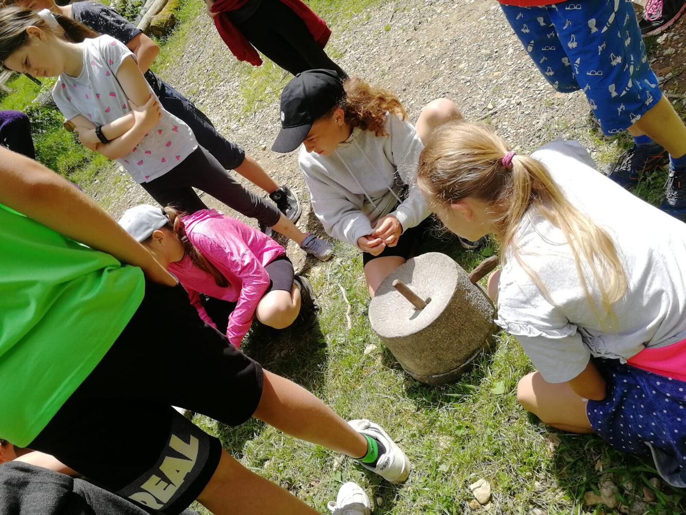 Dějepisná exkurze do pravěku - 6. A - 14