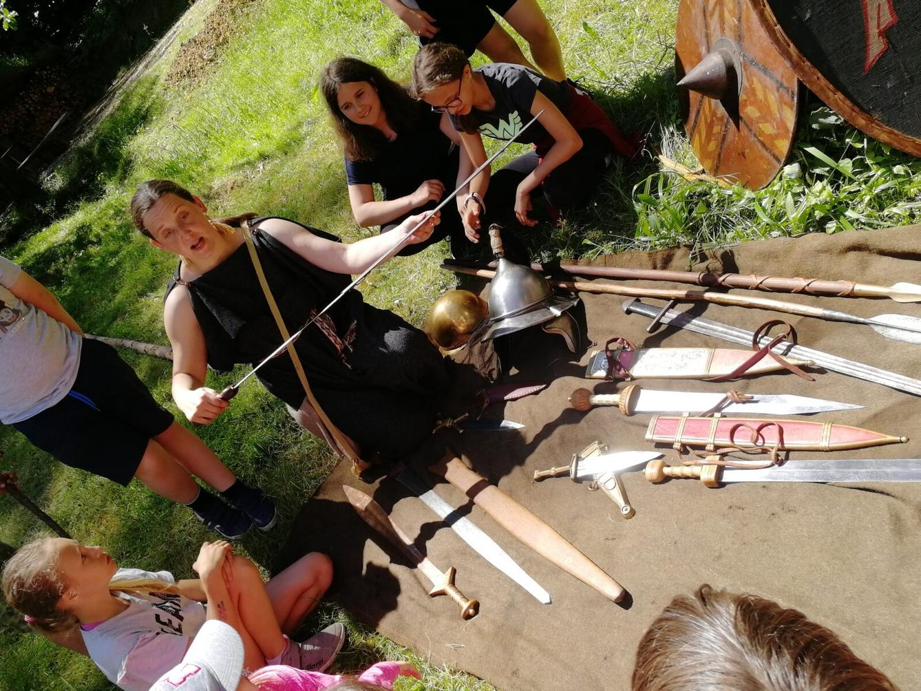 Dějepisná exkurze do pravěku - 6. A - 18