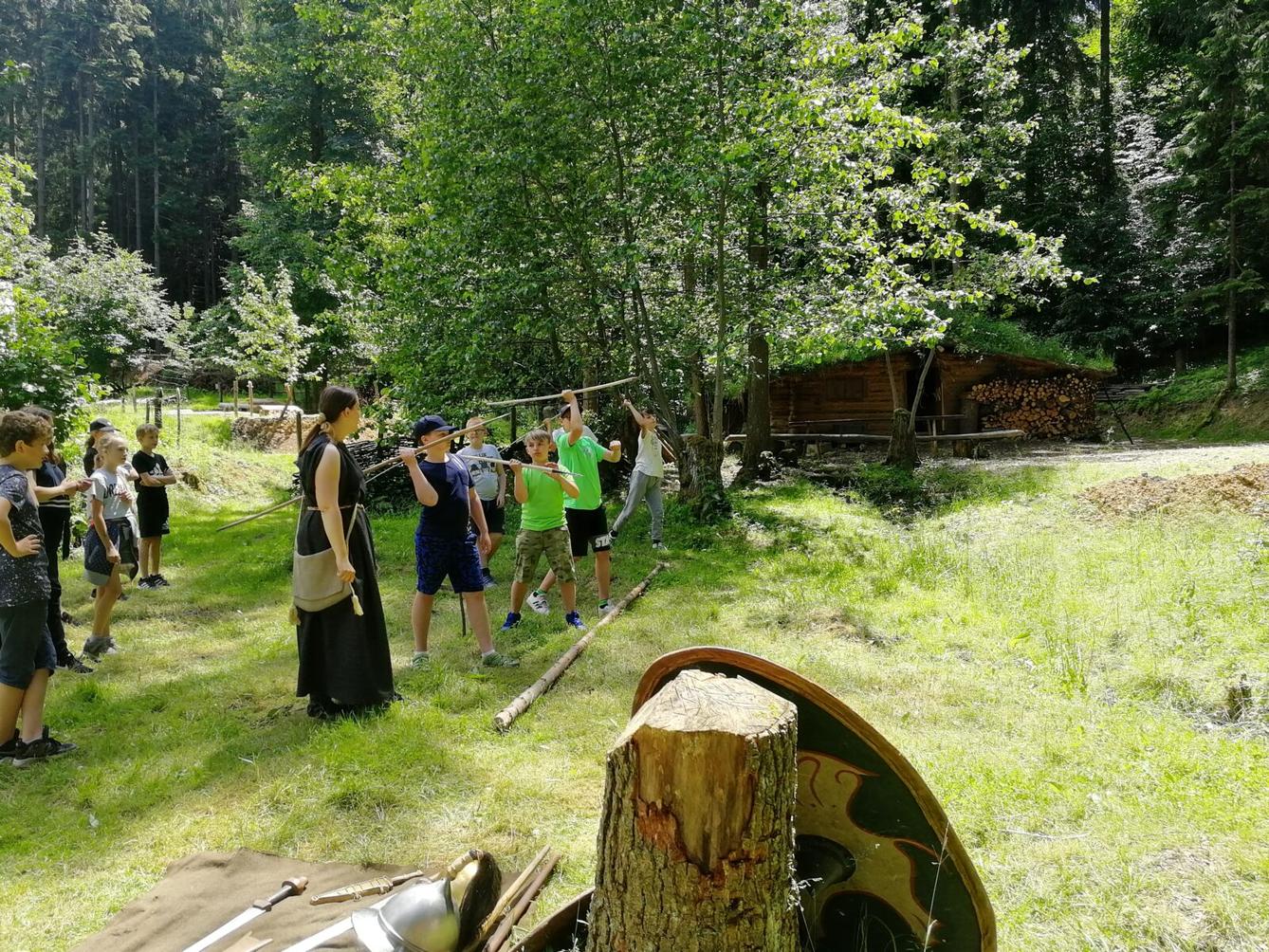 Dějepisná exkurze do pravěku - 6. A - 20