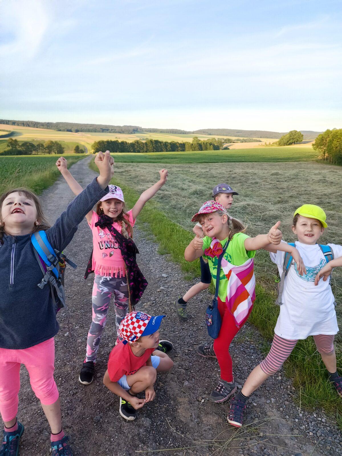 TLAPKY - spaní ve škole - 42