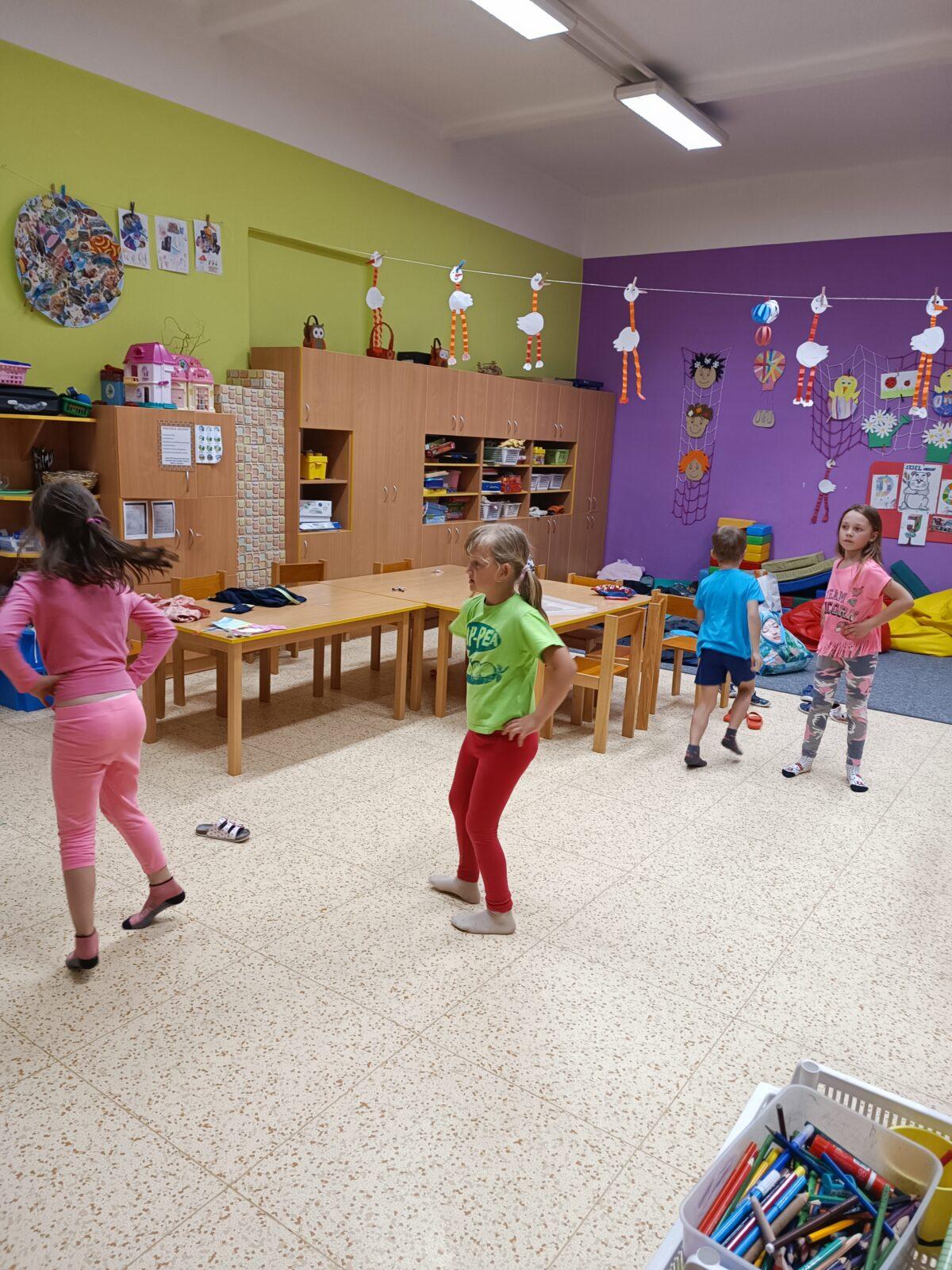 TLAPKY - spaní ve škole - 62